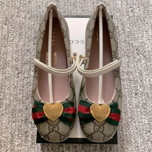 New girls Gucci flats - so classic!!